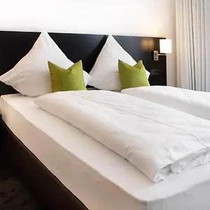 Nhi Hotel